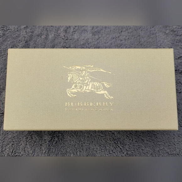 Burberry Oversized Sunglasses in Oxblood/Check - Picture 7 of 8